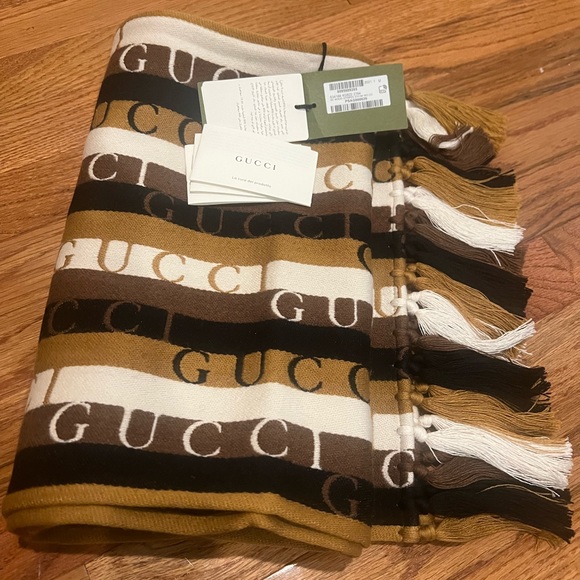 Authentic New Gucci Wool Scarf/ Shawl - Picture 6 of 9